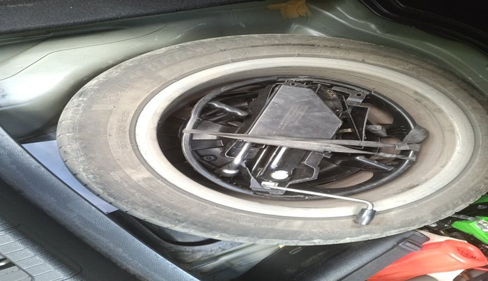 2013 Mercedes Benz E Class E 250 CDI AVANTGARDE, Diesel, Automatic, 1,19,819 km, tyre