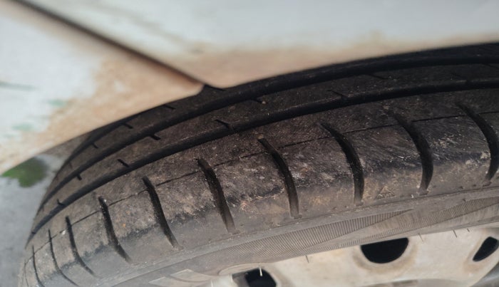 2010 Maruti Zen Estilo LX, Petrol, Manual, 75,708 km, tyre