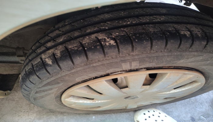 2010 Maruti Zen Estilo LX, Petrol, Manual, 75,708 km, tyre