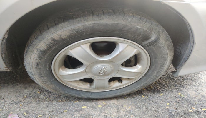 2011 Hyundai Verna TRANSFORM 1.6 SX VTVT, Petrol, Manual, 1,01,640 km, tyre
