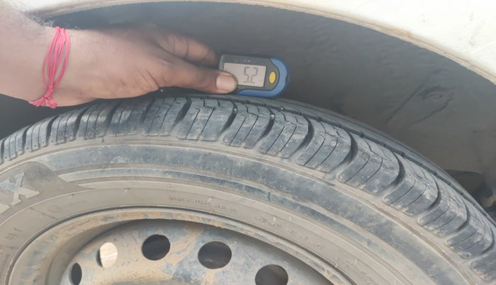 2011 Toyota Etios G SP, Petrol, Manual, 2,45,800 km, tyre