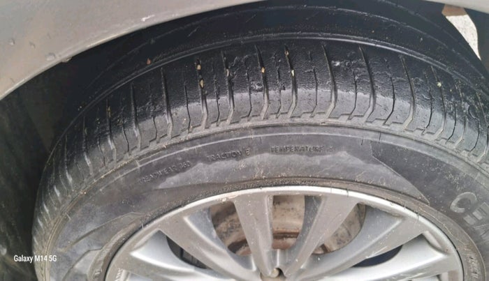 2015 Maruti Ciaz ZXI, Petrol, Manual, 1,21,327 km, tyre