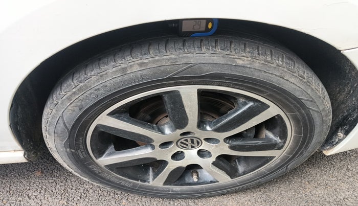 2012 Volkswagen Vento COMFORTLINE DIESEL 1.6, Diesel, Manual, 93,079 km, tyre