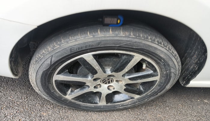 2012 Volkswagen Vento COMFORTLINE DIESEL 1.6, Diesel, Manual, 93,079 km, tyre