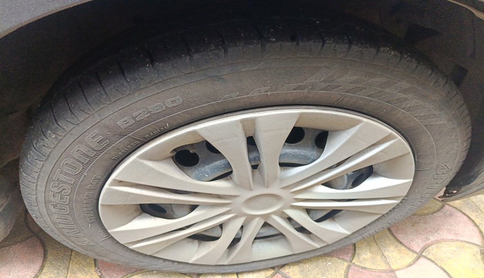 2017 Honda Jazz 1.2L I-VTEC SV, Petrol, Manual, 1,84,405 km, tyre