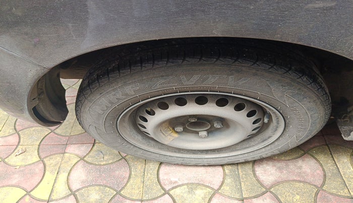 2017 Honda Jazz 1.2L I-VTEC SV, Petrol, Manual, 1,84,405 km, tyre