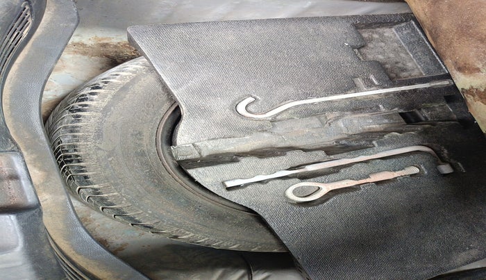 2017 Honda Jazz 1.2L I-VTEC SV, Petrol, Manual, 1,84,405 km, tyre