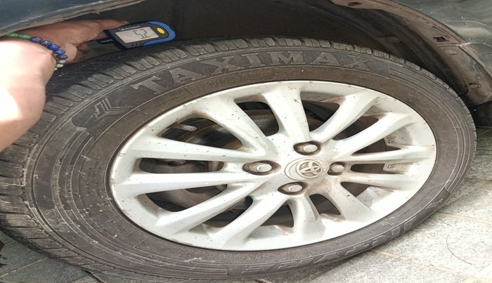 2011 Toyota Etios V, Petrol, Manual, 72,252 km, tyre