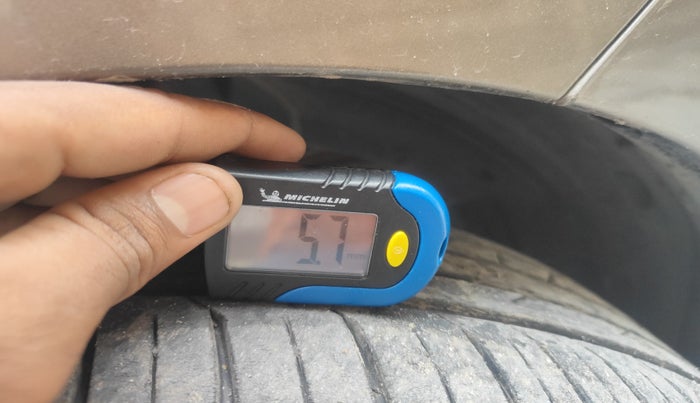 2022 Maruti Ertiga VXI SHVS, Petrol, Manual, 20,441 km, tyre