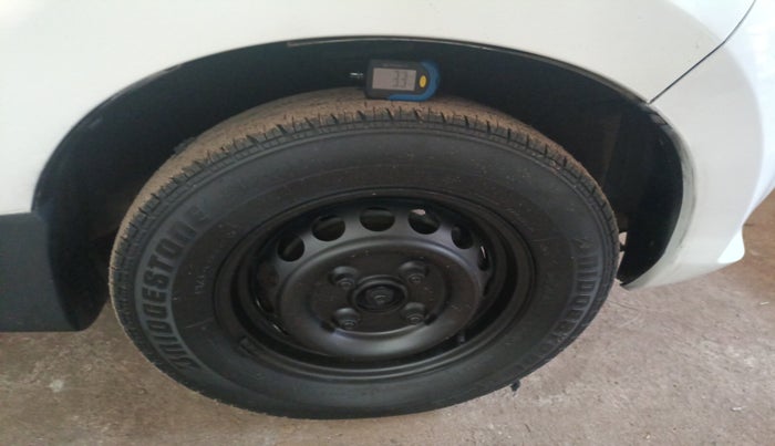 2015 Maruti Alto 800 LXI, Petrol, Manual, 1,30,695 km, tyre