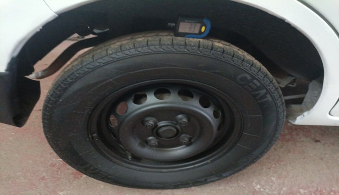 2015 Maruti Alto 800 LXI, Petrol, Manual, 1,30,695 km, tyre