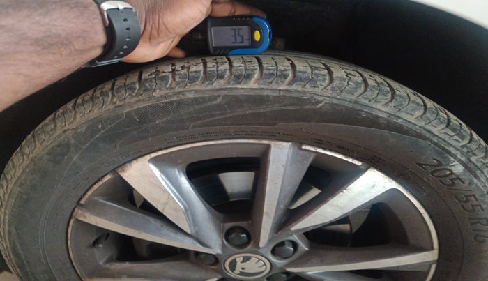 2022 Skoda SLAVIA STYLE 1.0L TSI MT, Petrol, Manual, 62,000 km, tyre