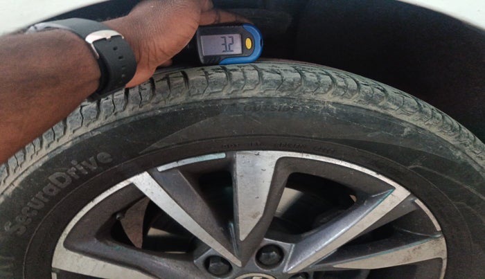 2022 Skoda SLAVIA STYLE 1.0L TSI MT, Petrol, Manual, 62,000 km, tyre