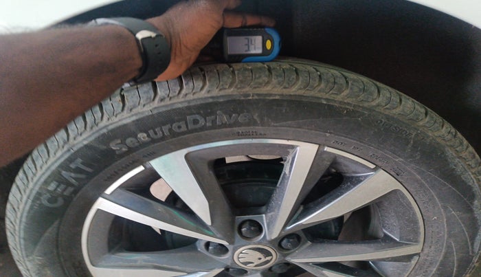 2022 Skoda SLAVIA STYLE 1.0L TSI MT, Petrol, Manual, 62,000 km, tyre