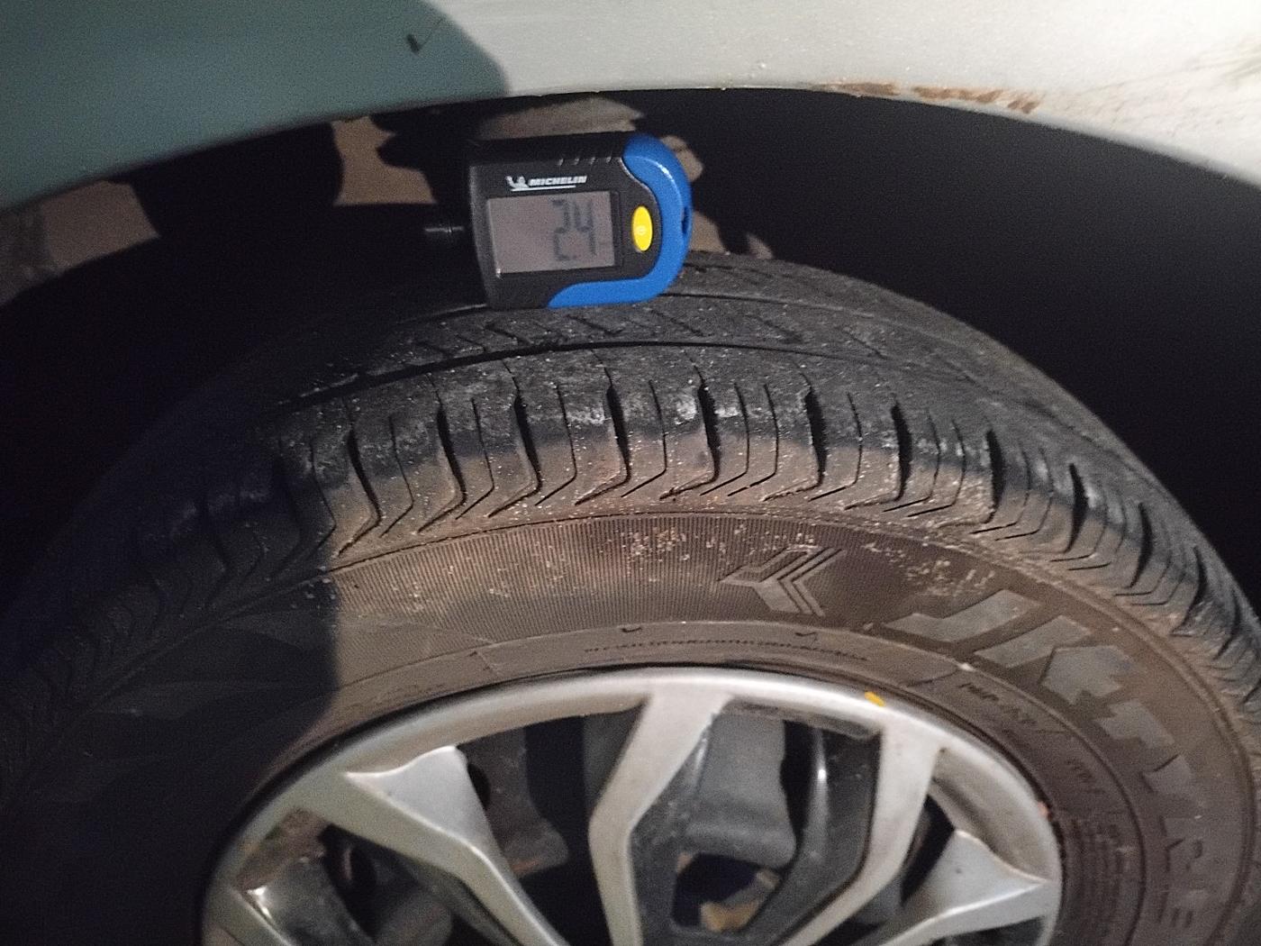 2014 Maruti Alto 800 LXI, Petrol, Manual, 1,02,590 km, tyre