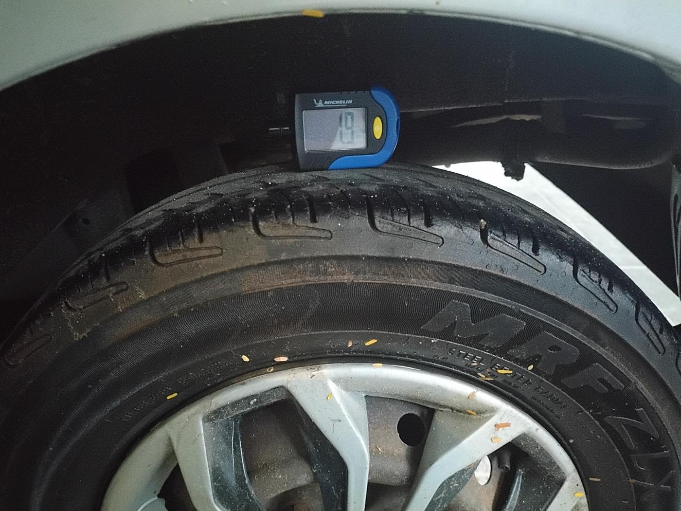 2014 Maruti Alto 800 LXI, Petrol, Manual, 1,02,590 km, tyre