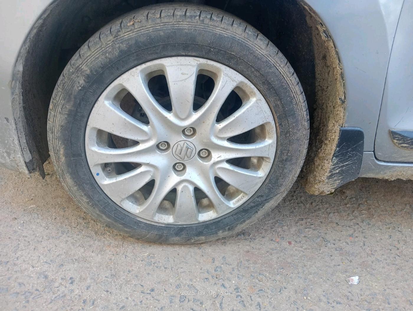 2015 Maruti Baleno ZETA DIESEL 1.3, Diesel, Manual, 1,27,059 km, tyre