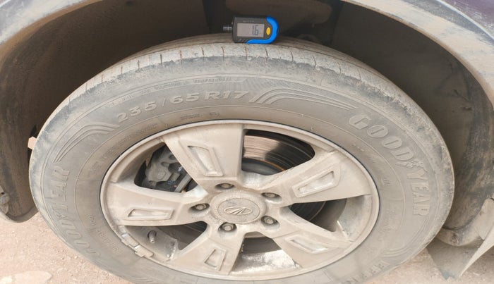 2015 Mahindra XUV500 W6, Diesel, Manual, 1,96,685 km, tyre