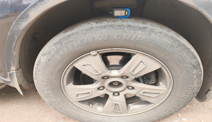 2015 Mahindra XUV500 W6, Diesel, Manual, 1,96,685 km, tyre