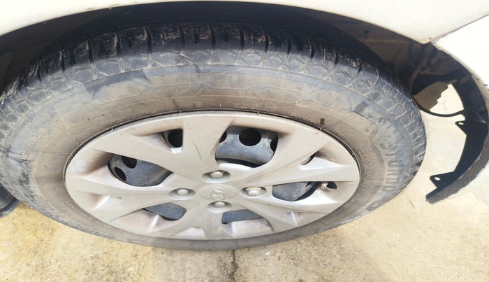 2013 Hyundai Grand i10 MAGNA 1.2 KAPPA VTVT, Petrol, Manual, 1,14,149 km, tyre