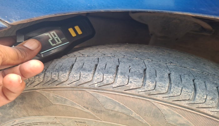 2016 Hyundai Eon ERA +, Petrol, Manual, 67,195 km, tyre