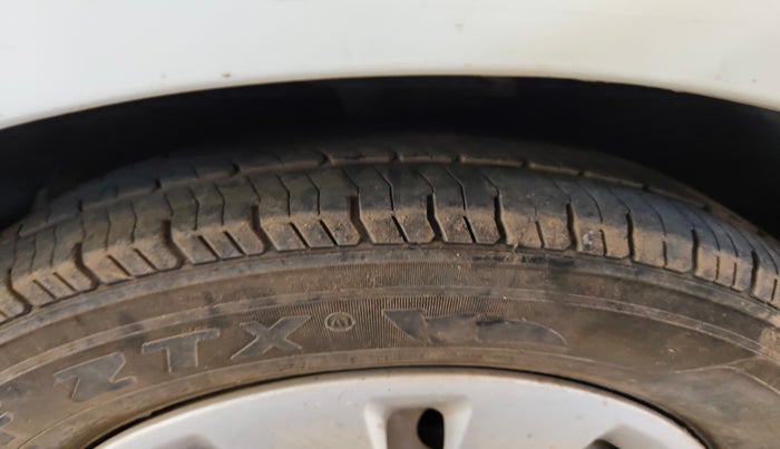 2010 Hyundai i10 ERA 1.1, Petrol, Manual, 1,10,738 km, tyre