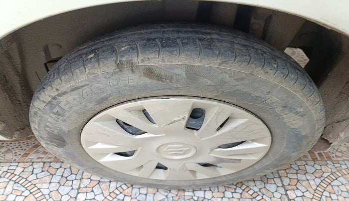 2013 Maruti Swift VXI, Petrol, Manual, 1,14,525 km, tyre