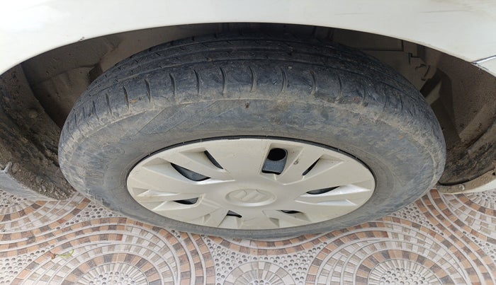 2013 Maruti Swift VXI, Petrol, Manual, 1,14,525 km, tyre