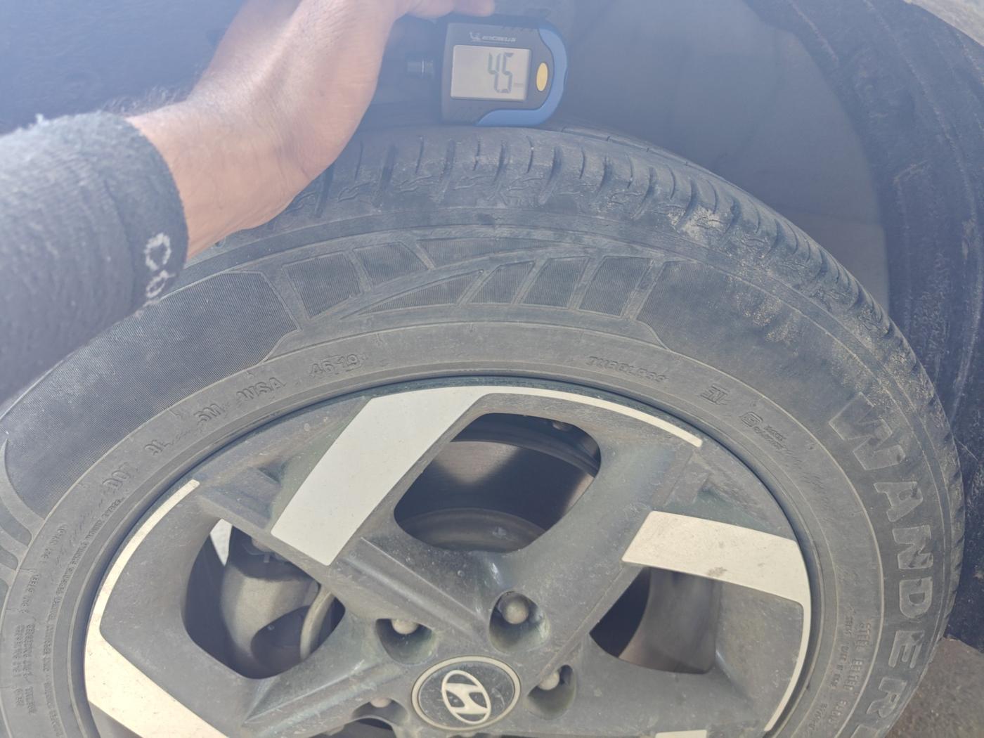 2020 Hyundai VENUE SX 1.0 TURBO DUAL TONE, Petrol, Manual, 54,004 km, tyre