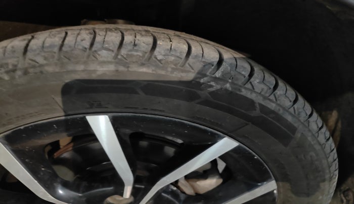 2018 Mahindra KUV 100 NXT K8 P 6 STR, Petrol, Manual, 68,697 km, tyre