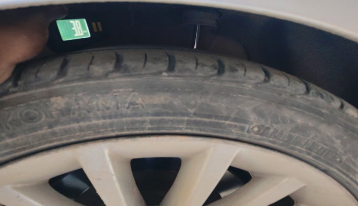 2011 BMW 3 Series 320d, Diesel, Automatic, 1,22,975 km, tyre