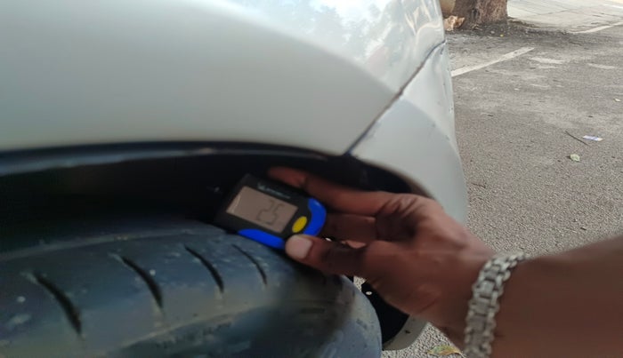 2010 Maruti Swift VXI, Petrol, Manual, 3,10,969 km, tyre