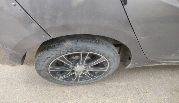 2012 Hyundai Eon ERA +, Petrol, Manual, 1,07,778 km, tyre
