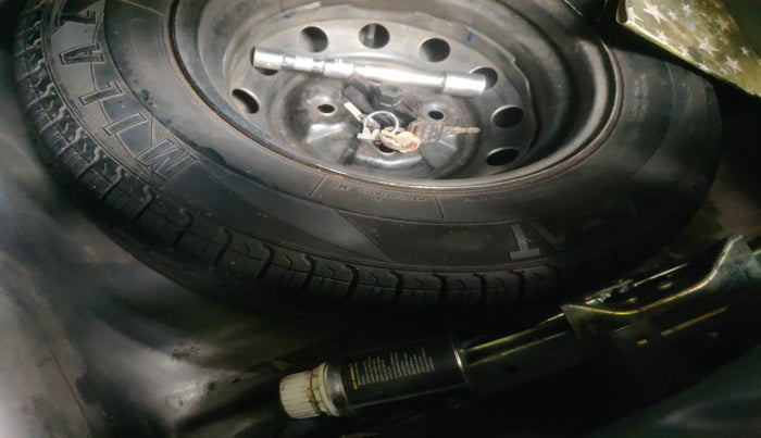 2012 Hyundai Eon ERA +, Petrol, Manual, 1,07,778 km, tyre