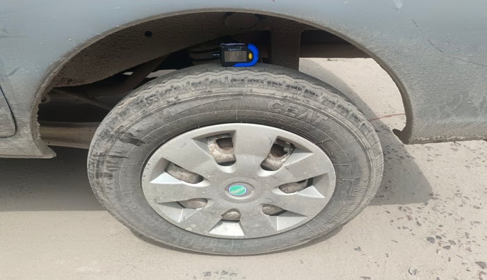 2015 Maruti Eeco 5 STR WITH A/C+HTR CNG, Petrol, Manual, 58,319 km, tyre