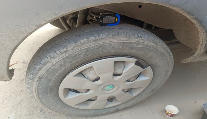 2015 Maruti Eeco 5 STR WITH A/C+HTR CNG, Petrol, Manual, 58,319 km, tyre