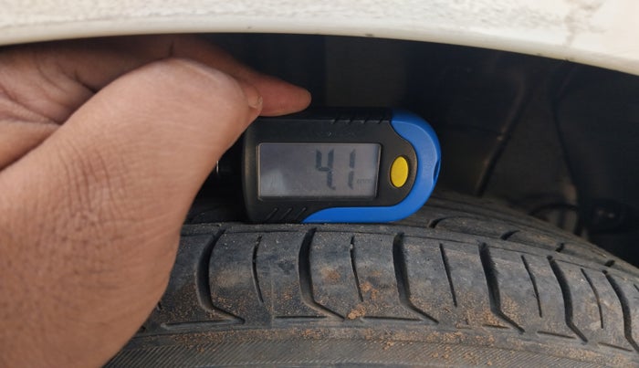 2015 Hyundai Grand i10 MAGNA 1.2 KAPPA VTVT, Petrol, Manual, 1,56,257 km, tyre