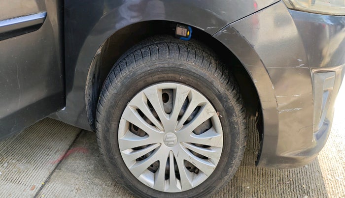 2014 Maruti Ertiga VXI CNG, Petrol, Manual, 1,23,709 km, tyre
