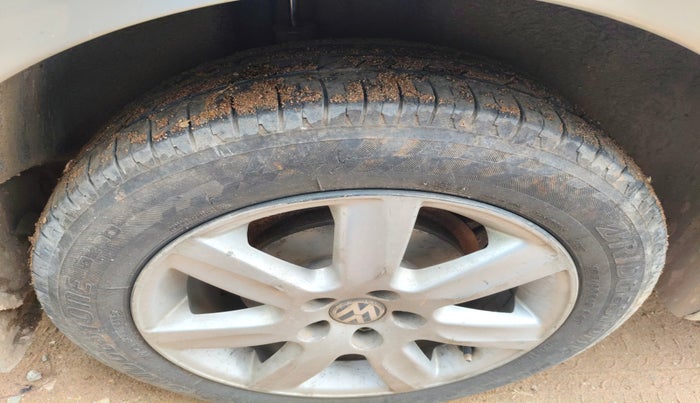 2011 Volkswagen Vento HIGHLINE DIESEL 1.6, Diesel, Manual, 2,99,871 km, tyre