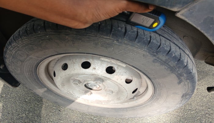 2011 Maruti Alto LXI, Petrol, Manual, 80,000 km, tyre