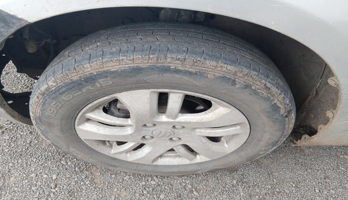 2012 Maruti Swift Dzire ZXI, Petrol, Manual, 1,66,274 km, tyre