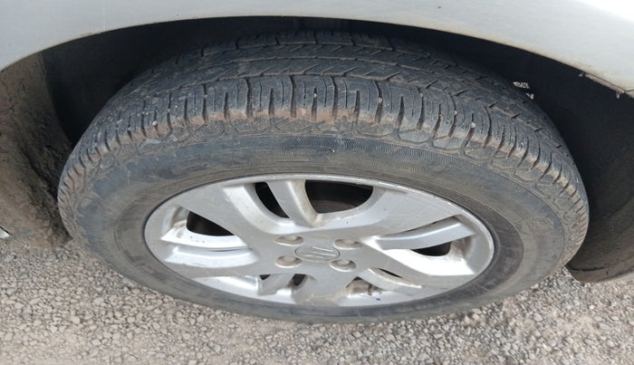 2012 Maruti Swift Dzire ZXI, Petrol, Manual, 1,66,274 km, tyre