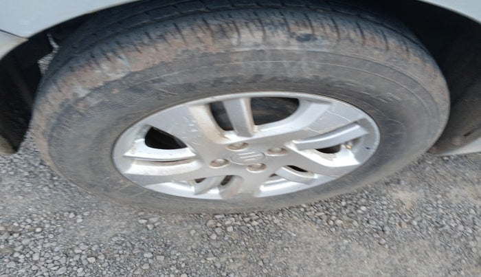 2012 Maruti Swift Dzire ZXI, Petrol, Manual, 1,66,274 km, tyre