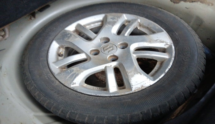 2012 Maruti Swift Dzire ZXI, Petrol, Manual, 1,66,274 km, tyre