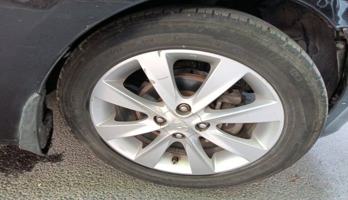 2011 Hyundai Verna FLUIDIC 1.6 CRDI SX, Diesel, Manual, 96,528 km, tyre