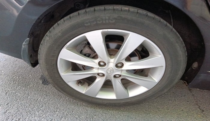 2011 Hyundai Verna FLUIDIC 1.6 CRDI SX, Diesel, Manual, 96,528 km, tyre