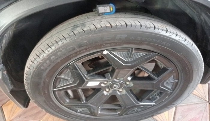2023 Tata Safari ADVENTURE PLUS DARK EDITION AT, Diesel, Automatic, 15,755 km, tyre