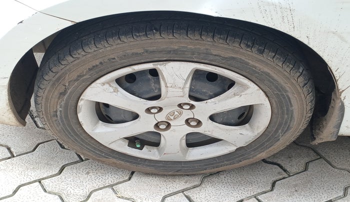 2013 Hyundai Verna FLUIDIC 1.4 VTVT, Petrol, Manual, 62,973 km, tyre