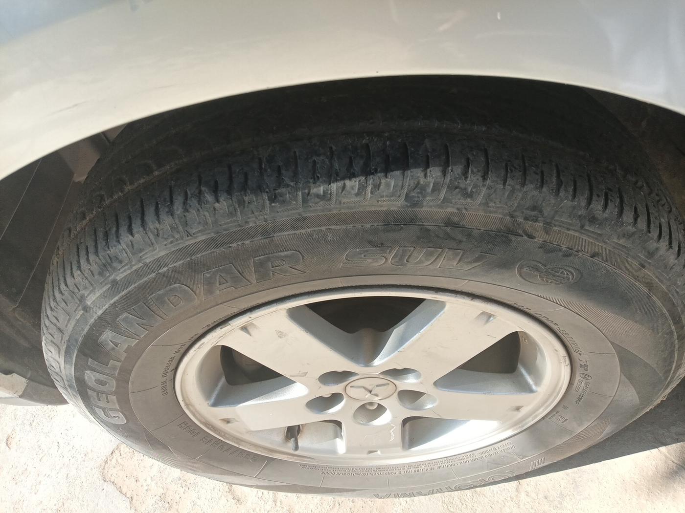 2010 Mitsubishi Outlander 2.4 MIVEC, Petrol, Automatic, 89,352 km, tyre