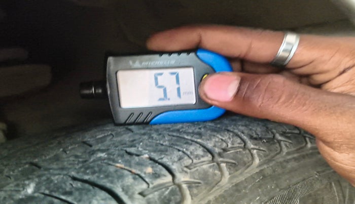 2014 Maruti Swift ZDI, Diesel, Manual, 1,27,500 km, tyre